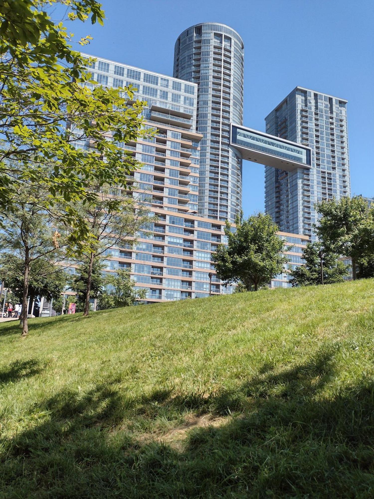 Downtown Condo, Free Indoor Parking With Amazing View Toronto